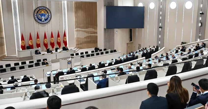 В&nbsp;Жогорку Кенеше есть куратор ГКНБ. Дастан Бекешев интересуется, зачем он&nbsp;нужен 