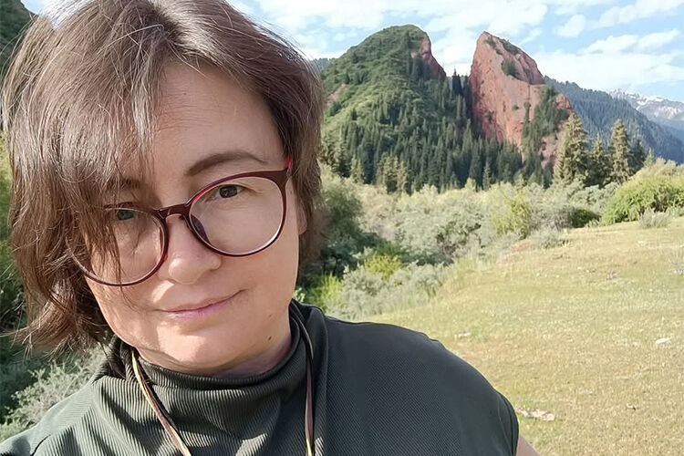со страницы собеседницы в Facebook