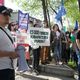 Фото 24-kg.com. Сторонники НДПК митингуют у здания административного суда Бишкека