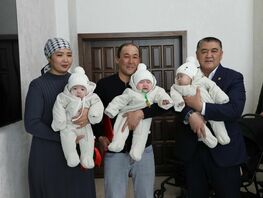 Камчыбек Ташиев үч&nbsp;эм&nbsp;төрөлгөн үй-бүлөгө эки бөлмөлүү батир берди 