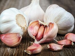 Пайдалуу кеңеш: Сарымсактын суук тийүүгө тийгизген таасири айтылды 