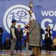 Фото 24-kg.com. Айдын Монгуш получает чемпионский тотем