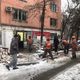 Фото пресс-службы мэрии. В микрорайоне № 4 демонтировали пристройку к салону красоты «Искушение-2» 