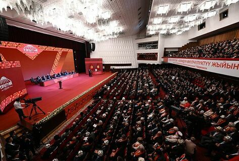 Эки күнгө созулган IV&nbsp;Элдик курултай жыйынтыкталып, резолюция кабыл алынды 