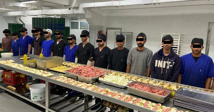 Kav&amp;Kev: главу предприятия задержали за&nbsp;антисанитарию и&nbsp;нелегальных работников 