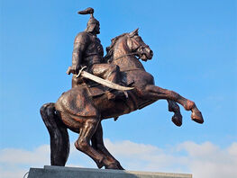 В&nbsp;Кыргызстане открыт памятник хану Садыру 