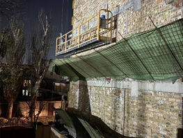 В&nbsp;Бишкеке жильцы жалуются на&nbsp;опасную стройку. Во&nbsp;двор падают камни и&nbsp;мусор 