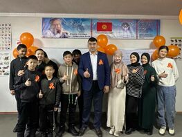 &laquo;Учить язык&nbsp;&mdash; значит любить родину&raquo;: парень-дунганин обучает кыргызскому в&nbsp;селах 