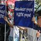 Фото 24-kg.com. Сторонники НДПК митингуют у здания административного суда Бишкека