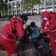 Фото Красного Полумесяца. Волонтеры оказывают помощь пострадавшим