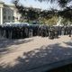 Фото из соцсетей. К Дому правительства стянуты дополнительные силы милиции