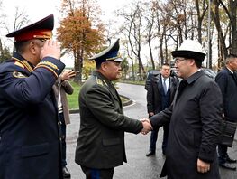 Президент Садыр Жапаров и&nbsp;глава ГКНБ посетили обновленное здание ГУВД Бишкека 