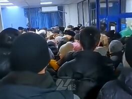 На&nbsp;длинные очереди в&nbsp;поликлинике Нацгоспиталя снова жалуются кыргызстанцы 