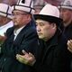 Фото пресс-службы президента. Садыр Жапаров посетил центральную мечеть «Сулайман-Тоо» в Оше и провел ооз ачар