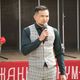 Фото Дастана Шаршеева. Чемпион мира Дастан Шаршеев приветствует участников турнира