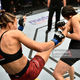 Фото gettyimages.com. Антонина Шевченко (слева) в дебютном бою в UFC. Ноябрь 2018 года