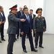 Фото 24-kg.com. Глава ГУВД Бишкека Канат Джумагазиев рассказывает президенту Сооронбаю Жээнбекову о работе командного центра