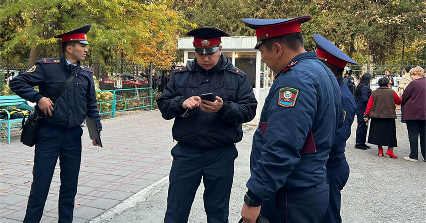 В&nbsp;Бишкеке мужчина угрожает расправой над учениками. Детей ряда школ эвакуировали 