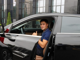 Камчыбек Ташиев подарил авто бронзовому призеру Кубка мира по&nbsp;боксу 