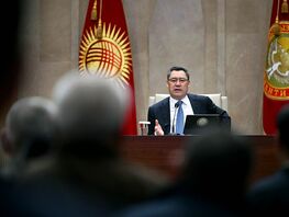 Садыр Жапаров встретился с&nbsp;родственниками задержанных по&nbsp;наркопреступлениям 