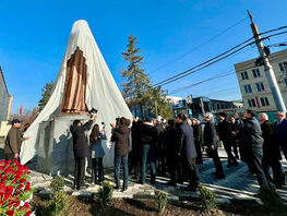 Ош&nbsp;шаарында залкар акын Алишер Навоинин айкели ачылды 