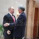Фото ИА «24-kg.com». Президенты России и Кыргызстана во время приветствия успели переброситься парой фраз