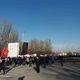 Фото ИА «24-kg.com». Митингующие с площади Ала-Тоо двинулись к зданию «Белого дома»