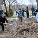 Фото пресс-службы президента . Садыр Жапаров посетил Ботанический сад имени Энвера Гареева