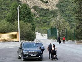 В&nbsp;парк &laquo;Ала-Арча&raquo; запрещено заезжать на&nbsp;машинах. Но&nbsp;на&nbsp;крутых авто можно 