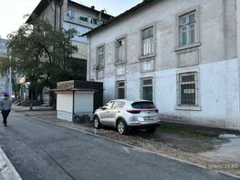 Бишкекчане жалуются: в городе паркуются в неположенных местах