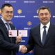 Фото пресс-службы президента. Садыр Жапаров вручил основателю Binance удостоверение общественного советника президента по вопросам развития цифровых активов