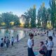 Фото 24-kg.com. Комсомольское озеро утопает в мусоре спустя неделю после открытия