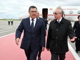 Президент Садыр Жапаров иш&nbsp;сапары менен Москвага келди 