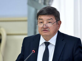 Акылбек Жапаров ответил Медеру Алиеву: Иногда лучше жевать, чем говорить 