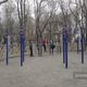 Фото 24-kg.com. Спортивная площадка пользуется популярностью. Но зачем ее обнесли забором?