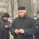 Фото 24-kg.com. Возле ГКНБ собираются сторонники задержанного экс-муфтия Максата Токтомушева
