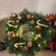 Фото 24-kg.com. Рождественские венки создают праздничное настроение