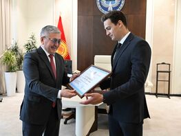 Адылбек Касымалиев поздравил Дениса Петрашова с&nbsp;бронзой на&nbsp;чемпионате мира 