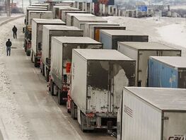 Кыргызский легпром в&nbsp;кризисе. Почему грузы застряли на&nbsp;границе с&nbsp;Россией? 