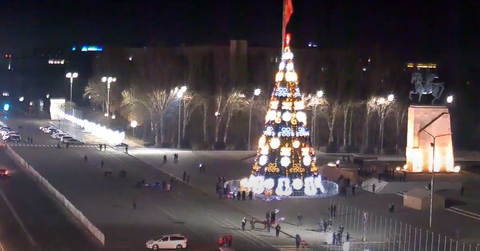 — скриншот с веб-камеры на площади Ала-Тоо