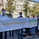 Фото 24-kg.com. В Бишкеке около здания городского суда проходит митинг в поддержку депутата Асылбека Жээнбекова