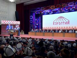 Президент Кыргызстана перенес дату курултая 