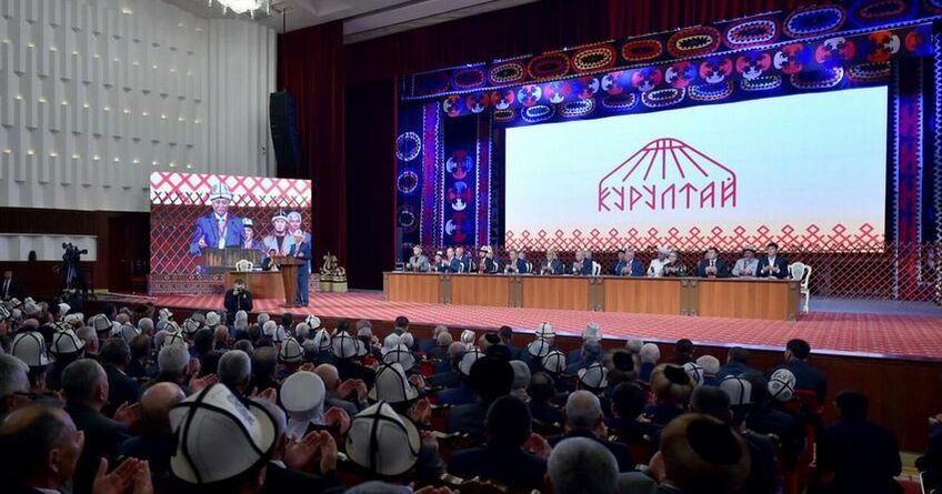Президент Кыргызстана перенес дату курултая 