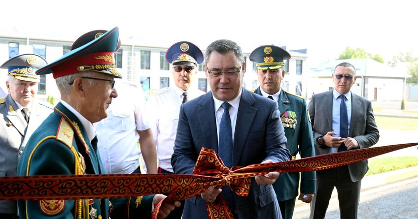 Новое здание воинской части в&nbsp;Бишкеке открыл президент Кыргызстана 