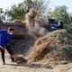 Фото 24-kg.com. Сотрудники «Бакай Банка» навели порядок в парке имени Кычана Джакыпова