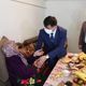 Фото полпредства Иссык-Кульской области. В Ак-Сууйском районе 101-летнюю Жумакан Желденову поздравили с Днем матери