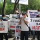 Фото 24-kg.com. Сторонники НДПК митингуют у здания административного суда Бишкека