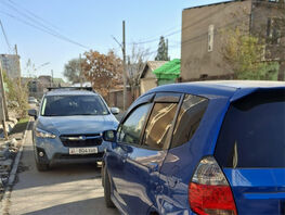 В&nbsp;Бишкеке водители устроили парковку на&nbsp;тротуаре 