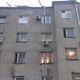 Фото пресс-службы мэрии Бишкека. В столице сильный ветер сорвал кровлю пятиэтажного дома
