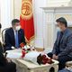 Фото пресс-службы президента. Президент вручил родителям Адинай Мырзабековой медаль «Эрдик»